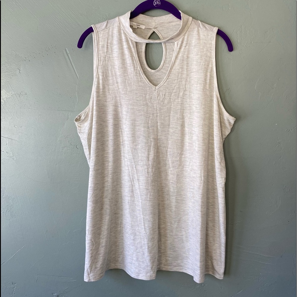 Maurices brand, cream colored keyhole neck tank top, size 0